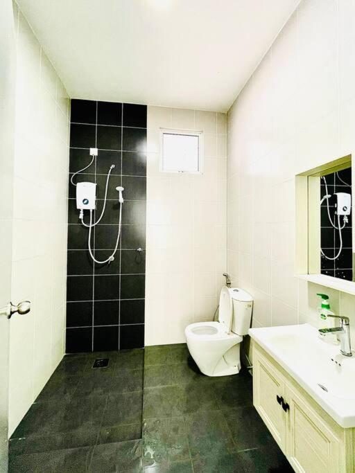 Kt City Homestay With 4 Bedrooms And Pool Kuala Terengganu Ngoại thất bức ảnh