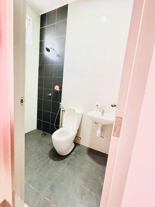 Kt City Homestay With 4 Bedrooms And Pool Kuala Terengganu Ngoại thất bức ảnh