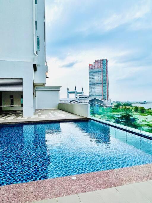 Kt City Homestay With 4 Bedrooms And Pool Kuala Terengganu Ngoại thất bức ảnh