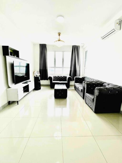 Kt City Homestay With 4 Bedrooms And Pool Kuala Terengganu Ngoại thất bức ảnh